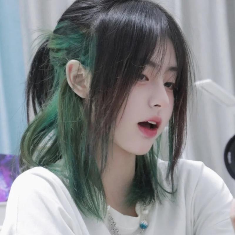 Medium Long Hair |  Japanese Green Highlight Wig Yv30915